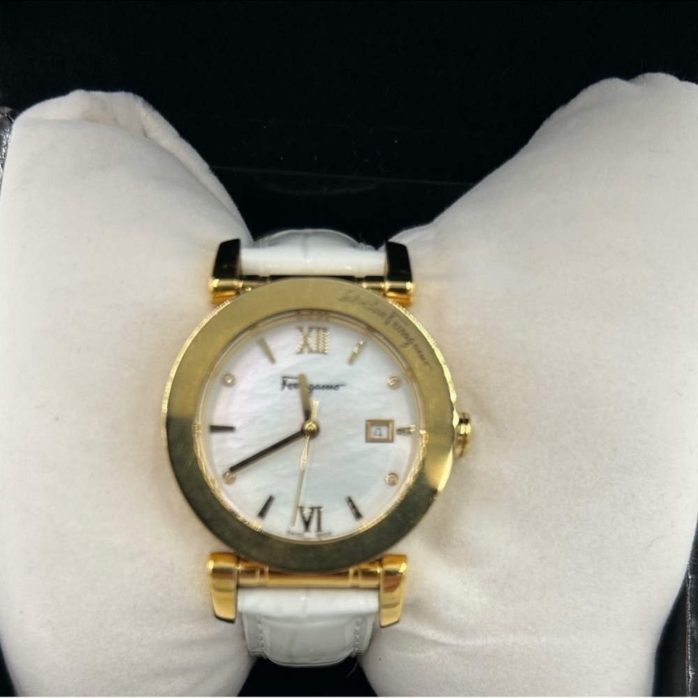 Women’s Salvatore Ferragamo, mother of pearl face watch, made in Italy - Picture 2 of 10